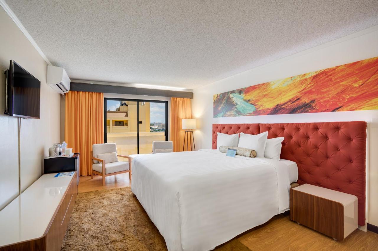 กวม พลาซา รีสอร์ต แอนด์ สปา Hotel ทูมอน ภายนอก รูปภาพ