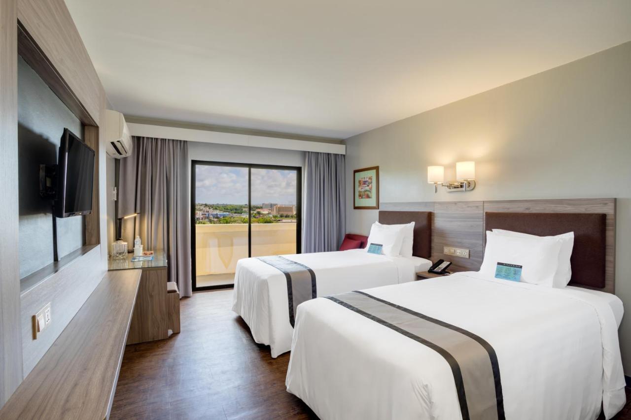 กวม พลาซา รีสอร์ต แอนด์ สปา Hotel ทูมอน ภายนอก รูปภาพ