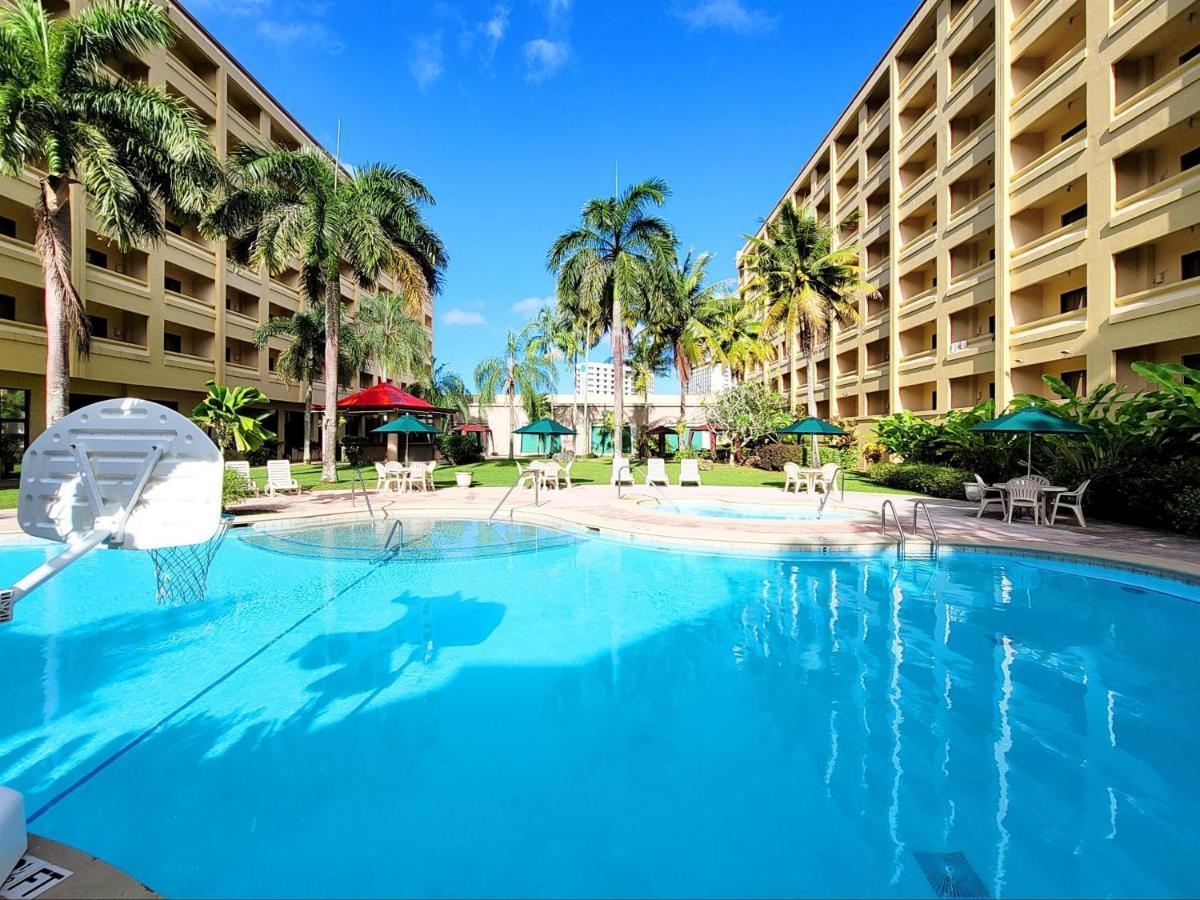 กวม พลาซา รีสอร์ต แอนด์ สปา Hotel ทูมอน ภายนอก รูปภาพ