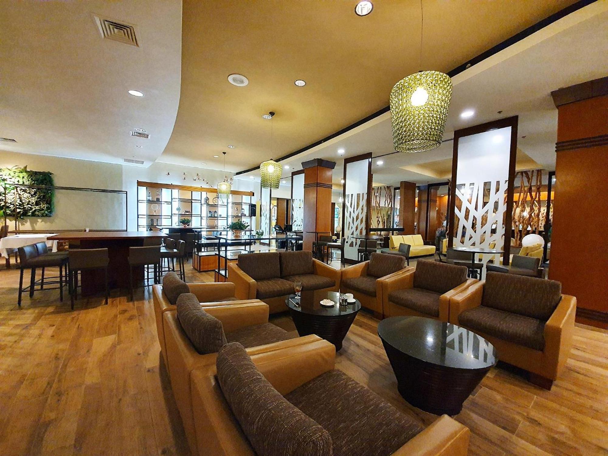 กวม พลาซา รีสอร์ต แอนด์ สปา Hotel ทูมอน ภายนอก รูปภาพ